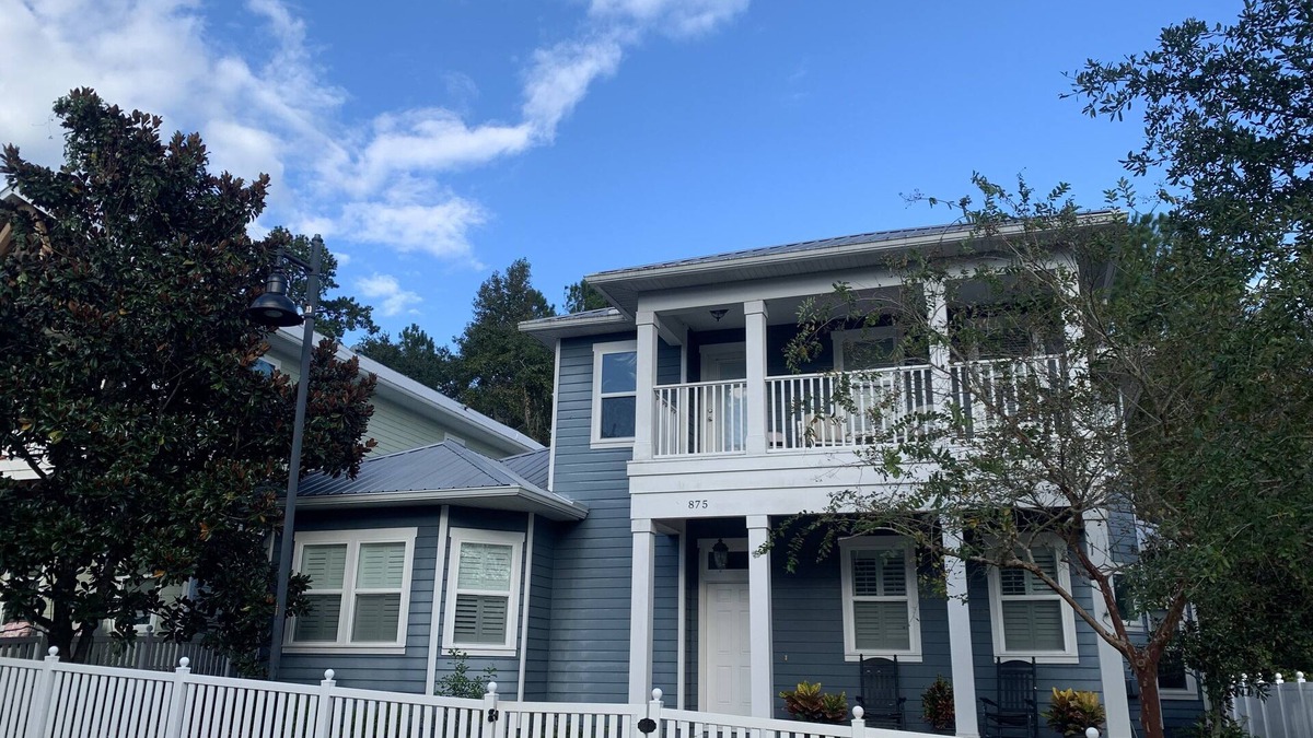 Gainesville House | Beautiful 4 BR 3.5 BA 5 minutes from the stadium, a mile from the Oaks Mall