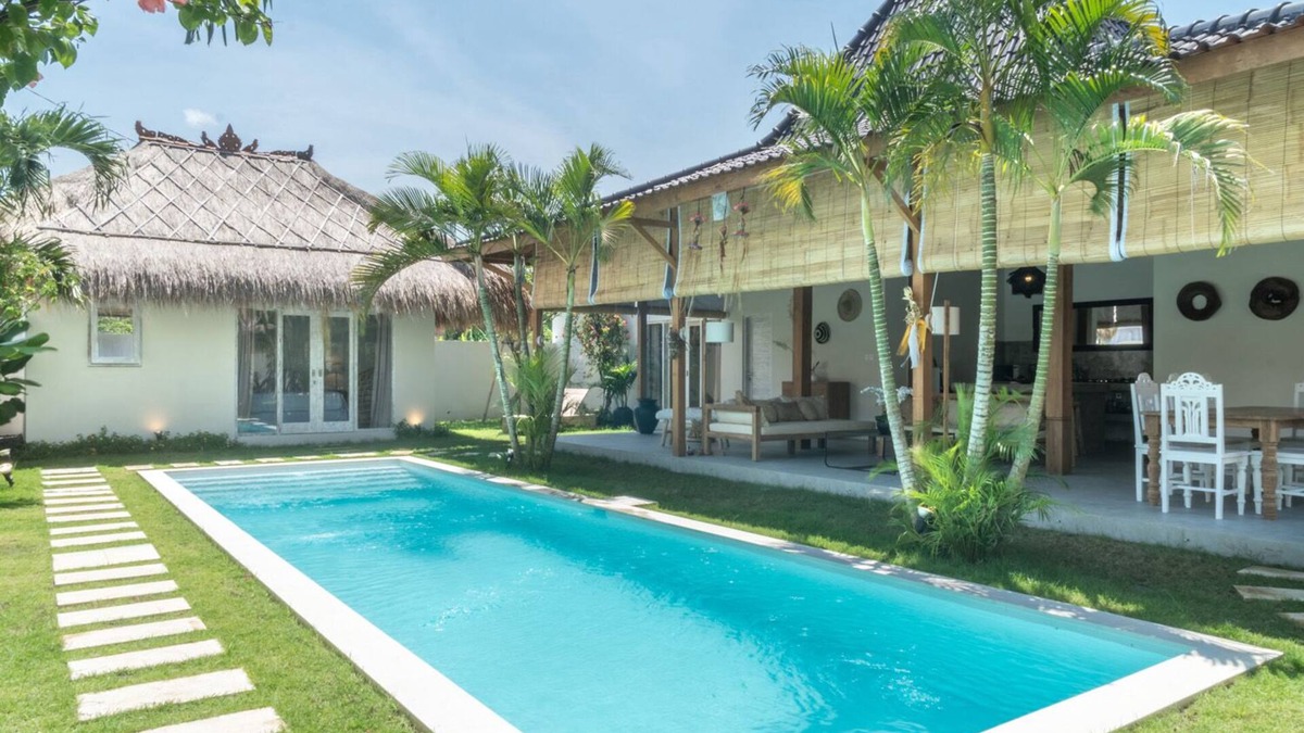 Petitenget Villa | Beautiful 4 BR villa in Seminyak square