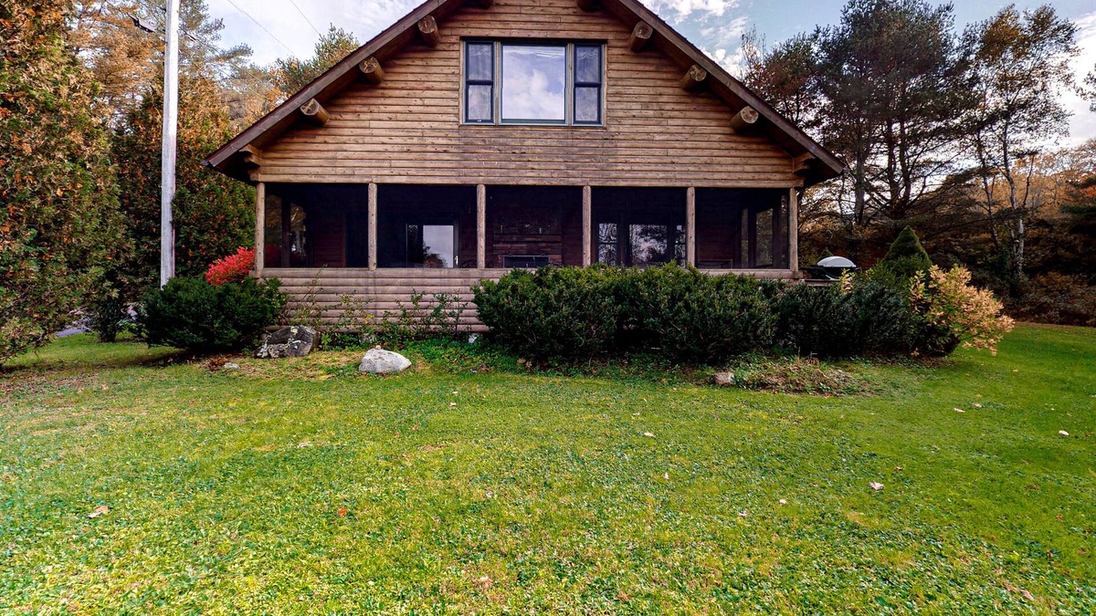 Boothbay Cottage | Beautiful 4-Cabin Waterfront Property w/ Beach, Dock, Kayaks, WiFi, Fireplaces