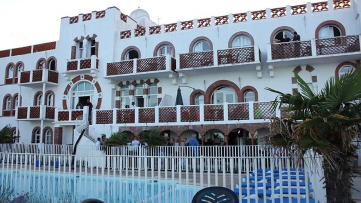 La Tranche-sur-Mer Apartment | BEAUTIFUL 4/6 person beachfront APARTMENT with balcony * 3 keys