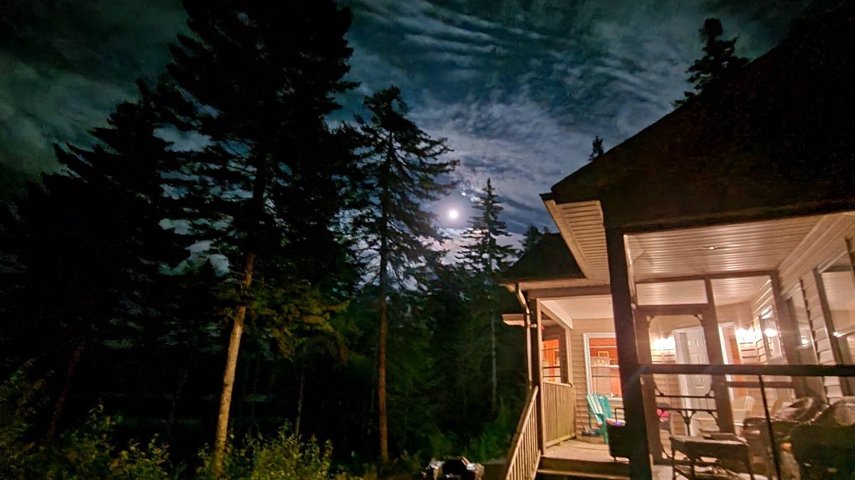 Saint Patrick Cottage | Beautiful 4 Season Lakefront Cottage on quiet Lily Lake