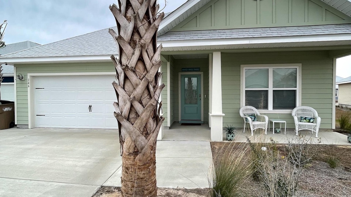Port St. Joe House | Beautiful 4bd house super short walk to the beach! HEATED POOL