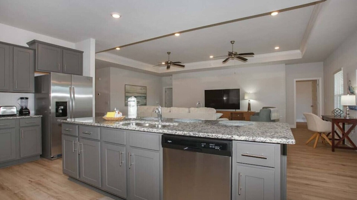 Foley House | Beautiful 4BDR Foley, pet friendly,15mins to beach