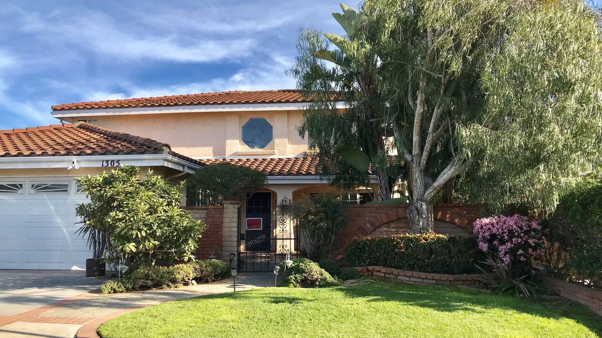 Olde Carlsbad House | Beautiful 4bed/3ba beach home 0.9 miles from the beach and 5 min to the lagoon.