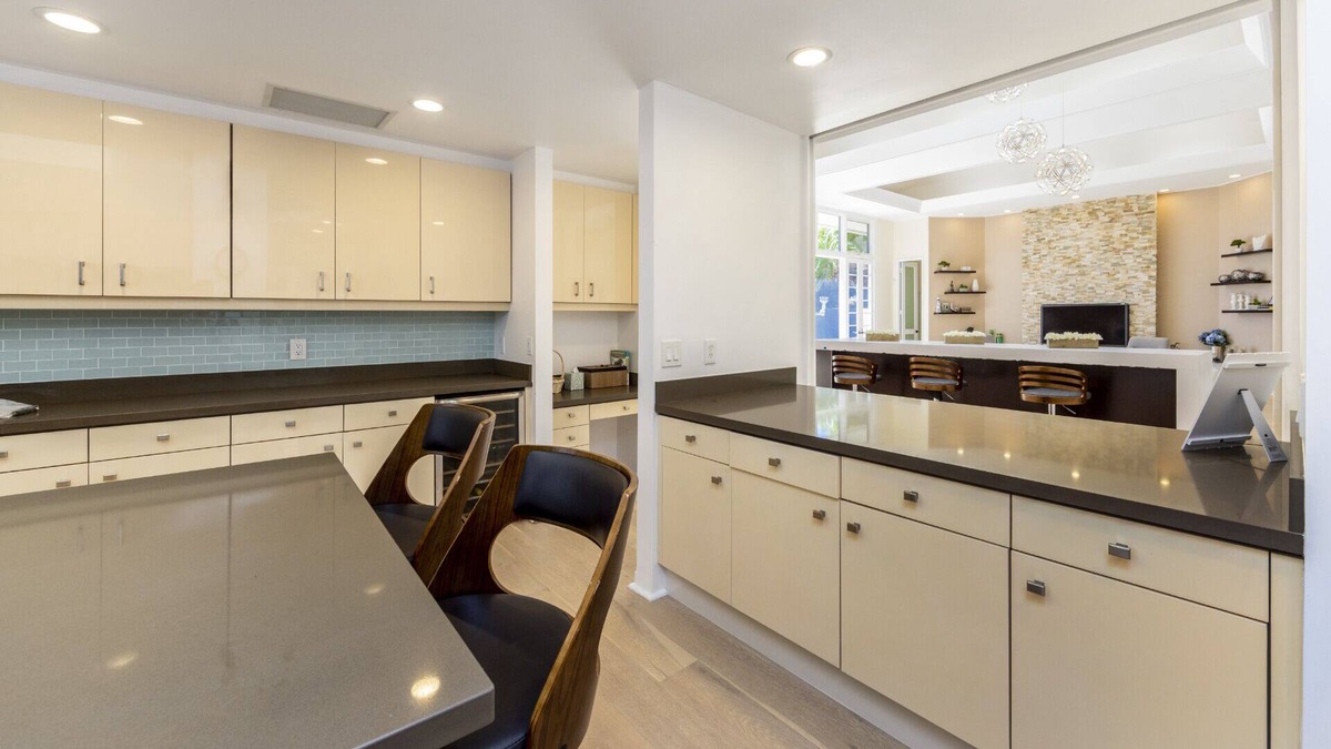 Kahala House | Beautiful 4bed room house by Diamond head (30 Nights Minimum Stay)