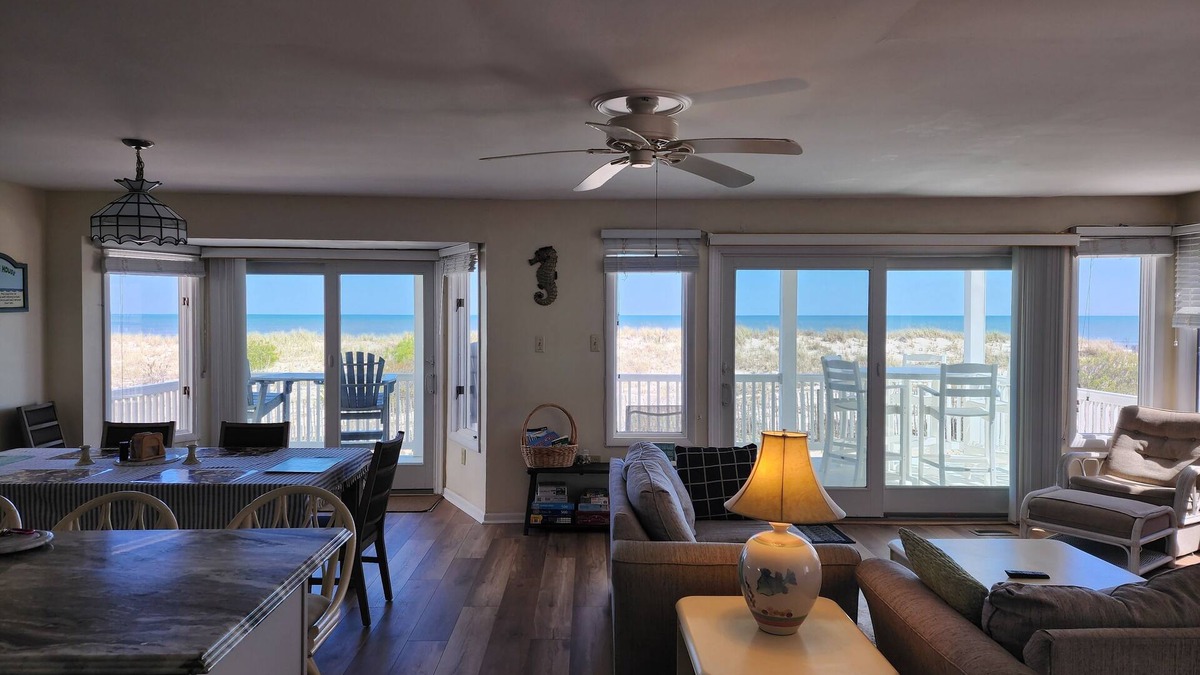 South End House | BEAUTIFUL 4BR 2BA BEACHFRONT With BREATHTAKING OCEAN VIEW!