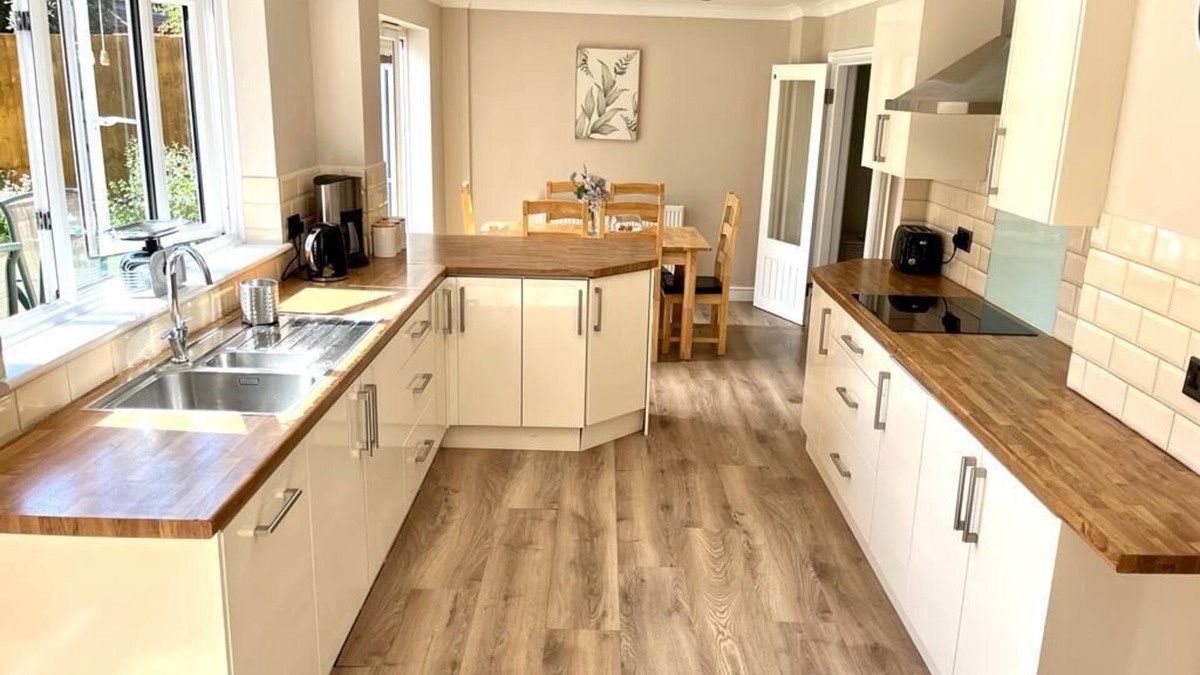 Waterlooville House | Beautiful 5 bed detached house with parking