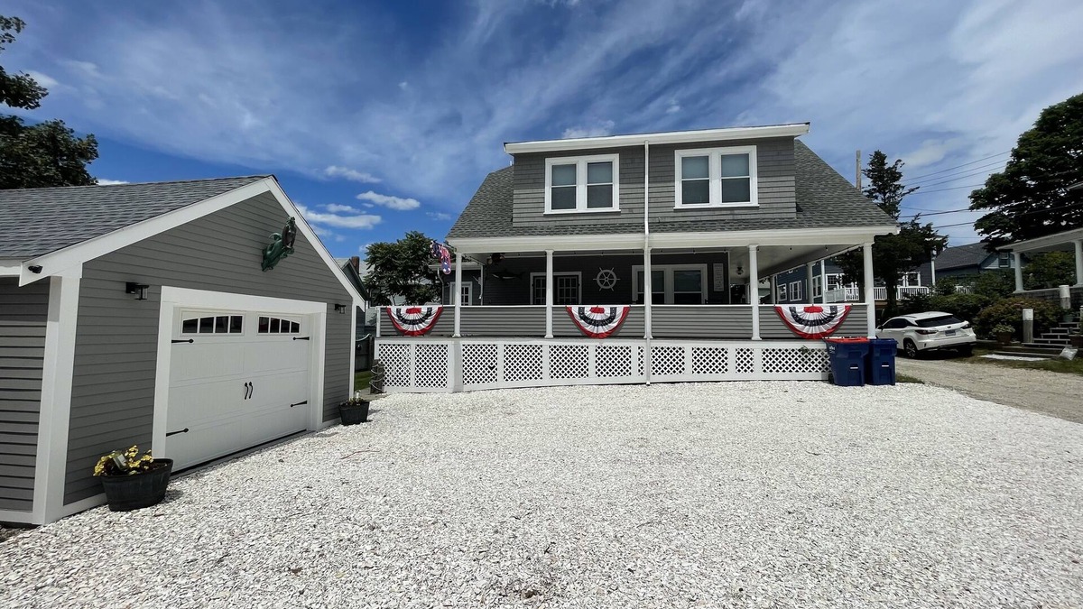 Buzzards Bay Cottage | Beautiful 5 bedroom 2 bath Nostalgic Cape House, 30 seconds to your own beach.