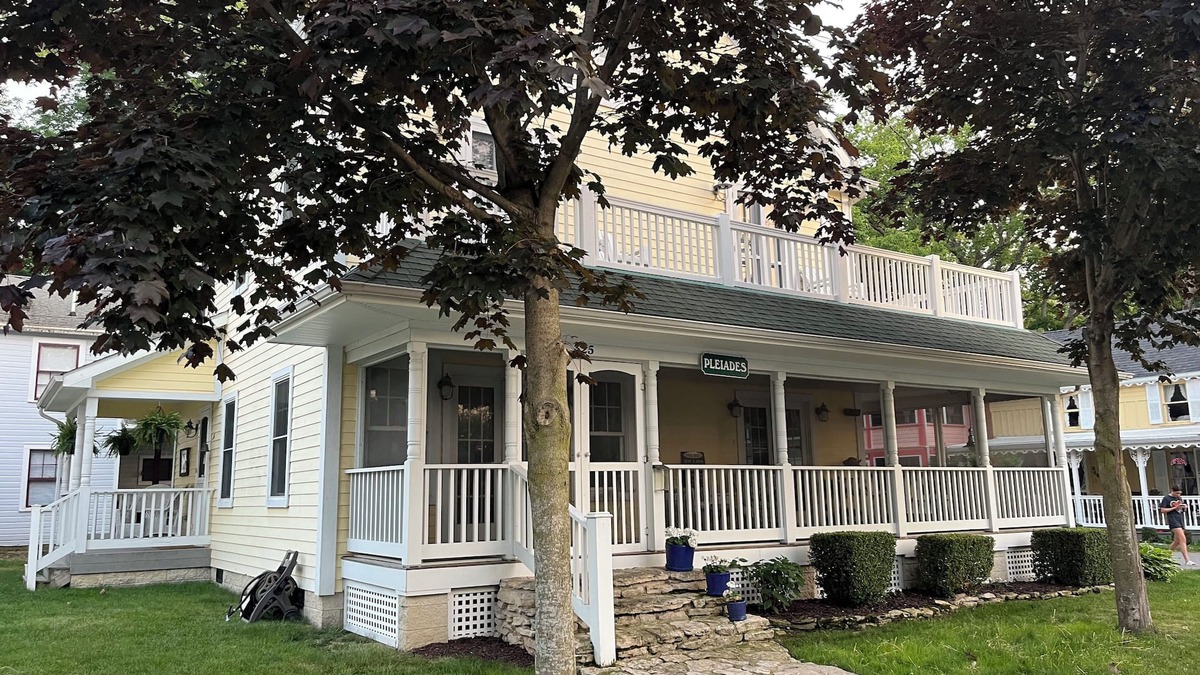 Lakeside House | Beautiful 5-bedroom house with AC in Lakeside
