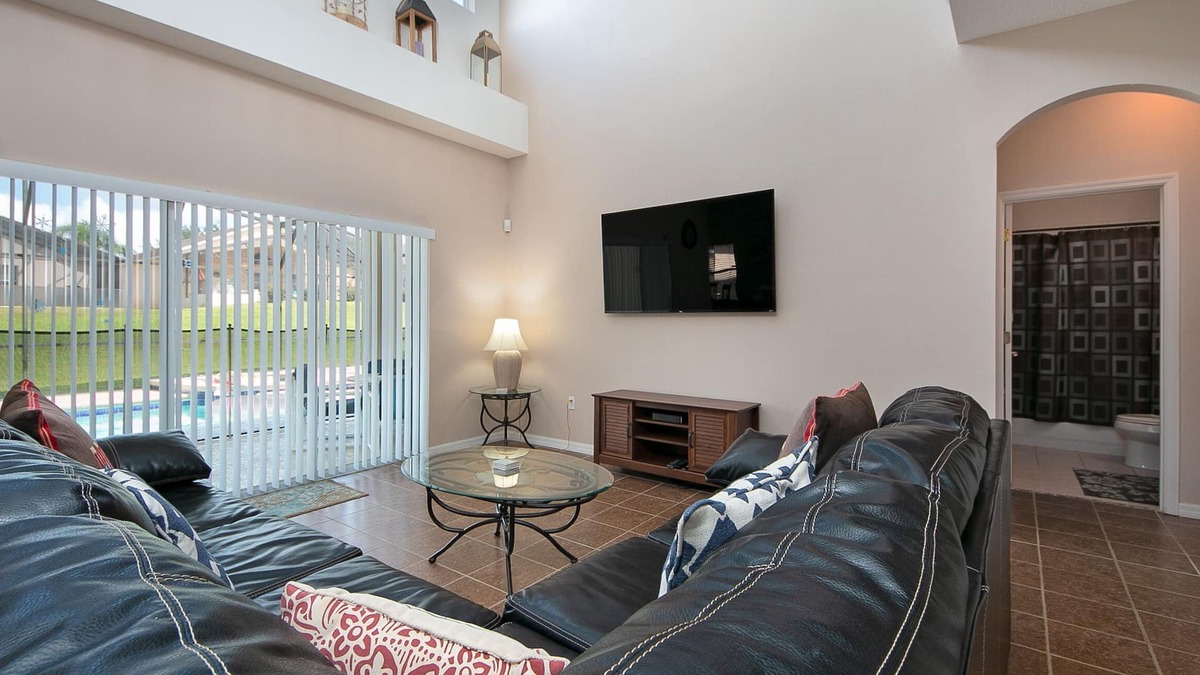 Highgate Park House | Beautiful 5 bedroom house with private pool in gated community