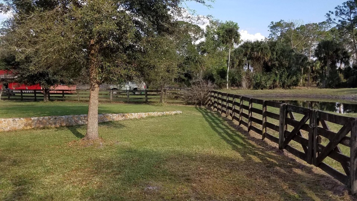 St. Cloud Cabin | Beautiful 5 Bedroom Log Cabin on 100 Acres with Pool, close to orlando