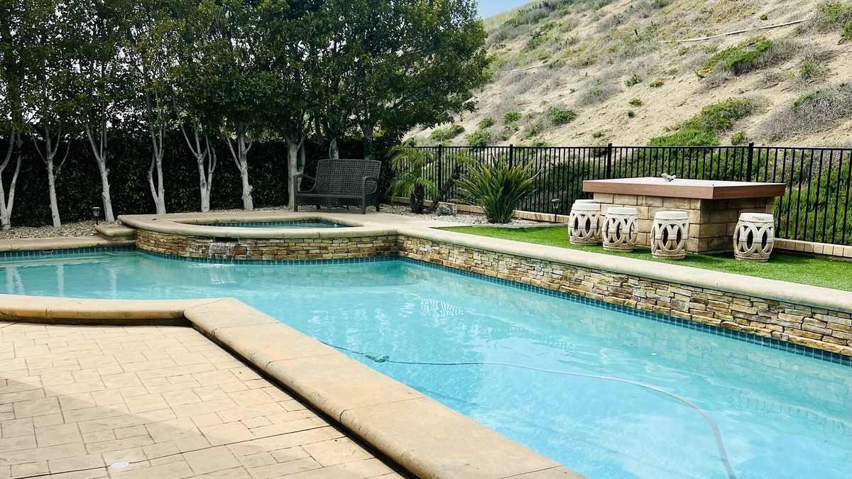 Simi Valley House | Beautiful 5 bedroom 5 bathroom home with pool and spa!