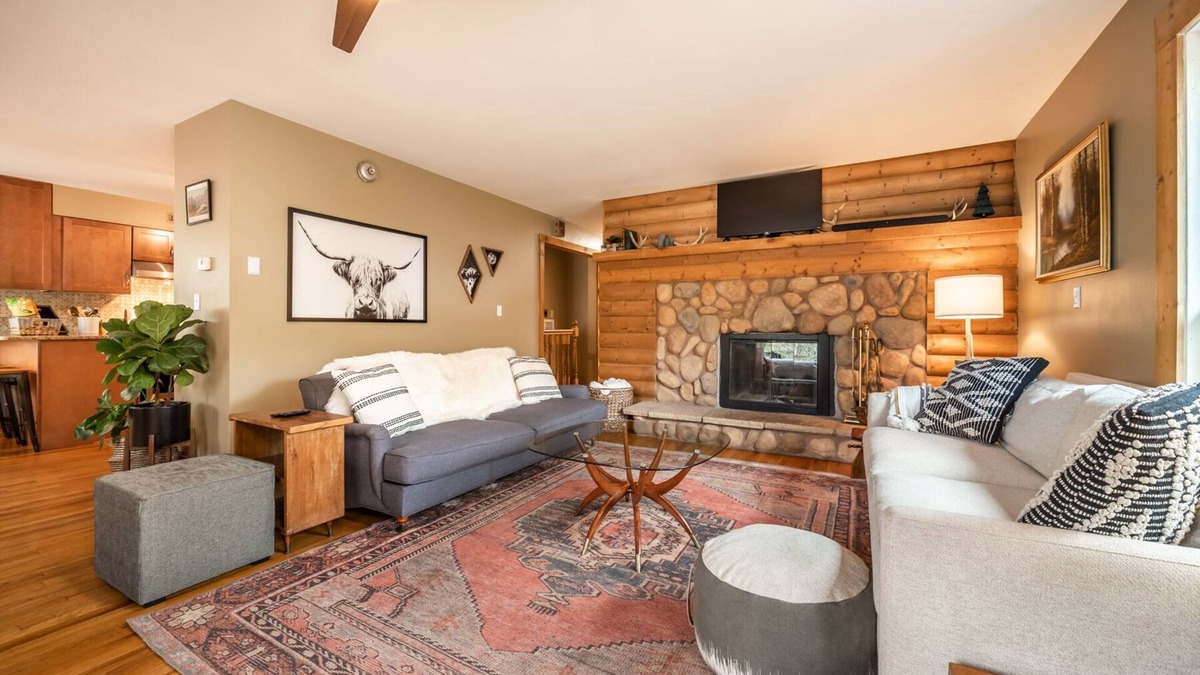 Cascade-Chipita Park House | Beautiful 5 BR Creek-side Cabin Pikes Peak