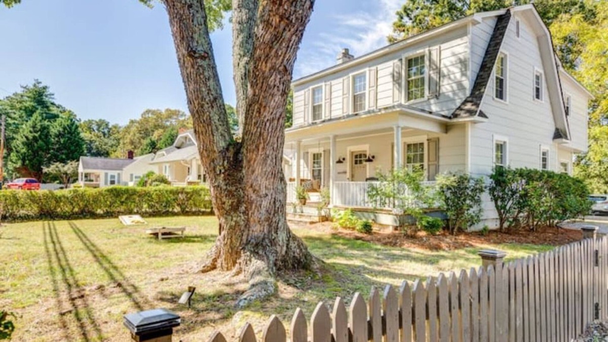 Winston - Salem House | Beautiful 5 BR Home - Minutes to WFU & Restaurants