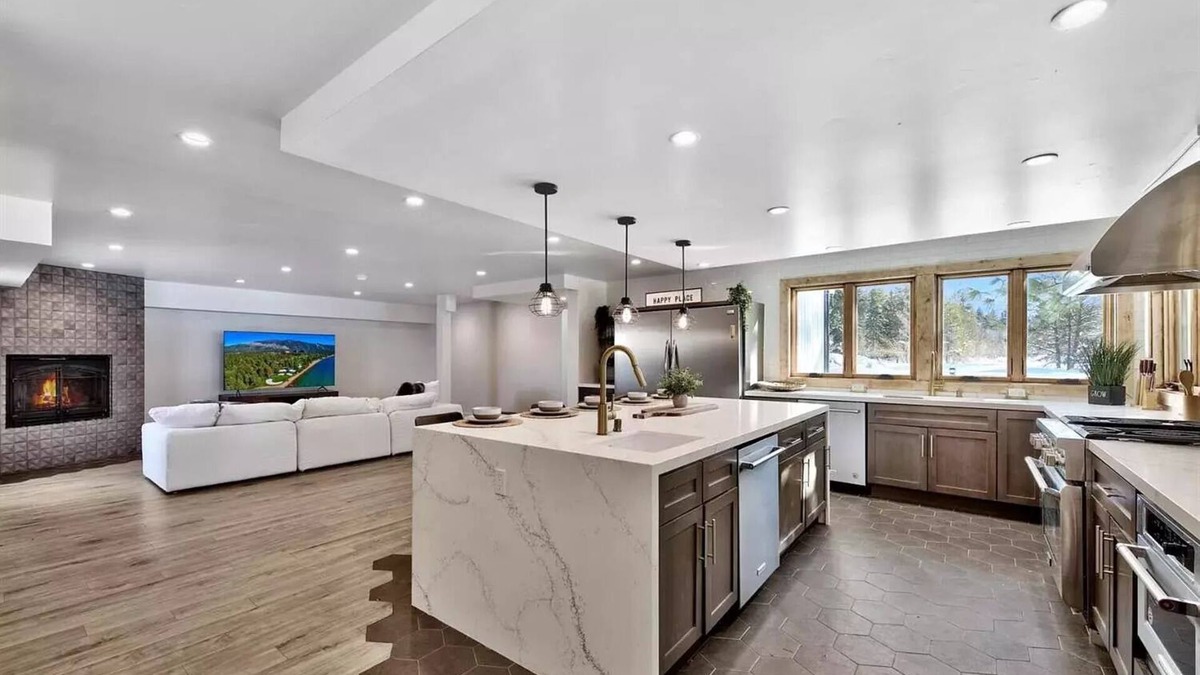 Tahoe Keys Villa | Beautiful 6 bdrm home in Tahoe Keys on lagoon