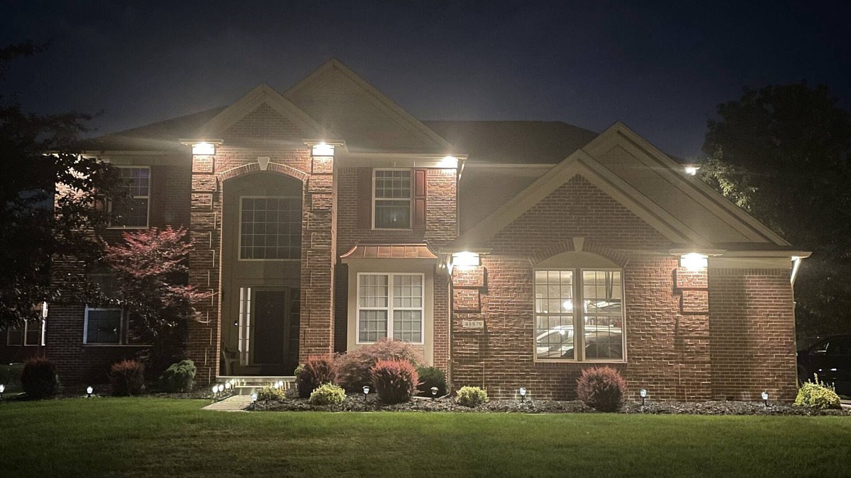 Macomb House | Beautiful 6 Bed/6 Bath Home with Theater Room & Jacuzzi