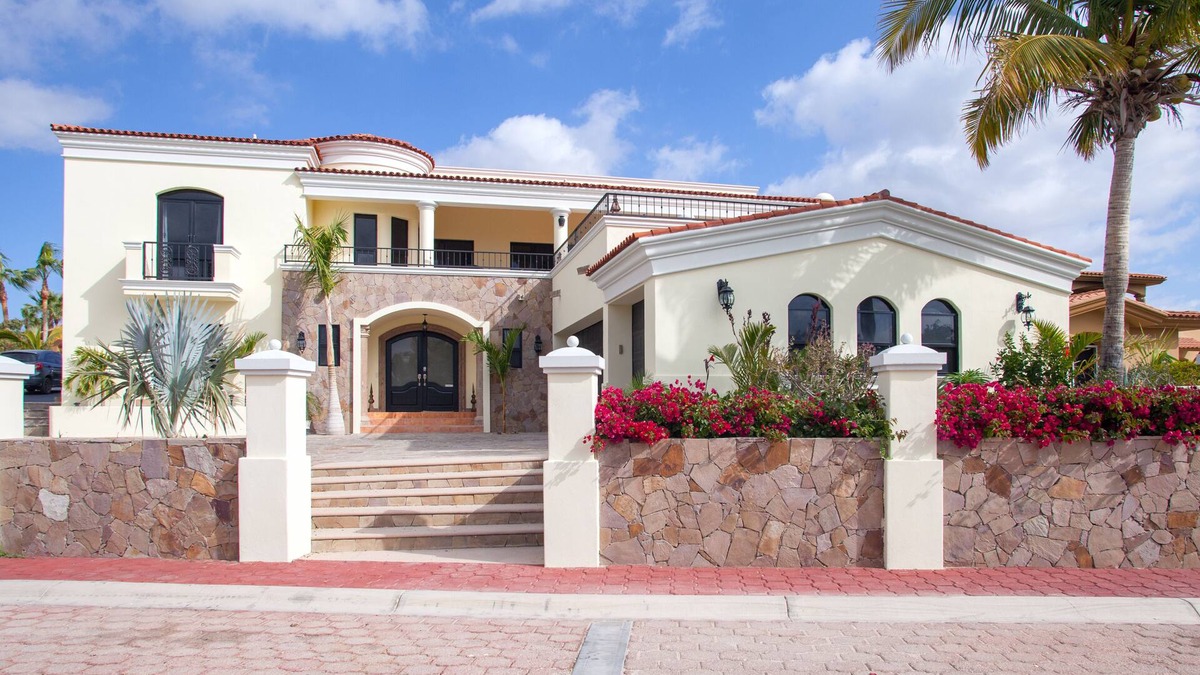 Cabo Bello Villa | BEAUTIFUL 6 BEDROOM VILLA WITH PRIVATE POOL