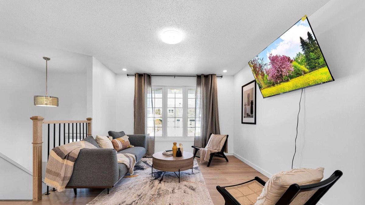 Downtown Gatineau House | Beautiful 6 bedroom home with sunroom -- 10 mins from Downtown Ottawa