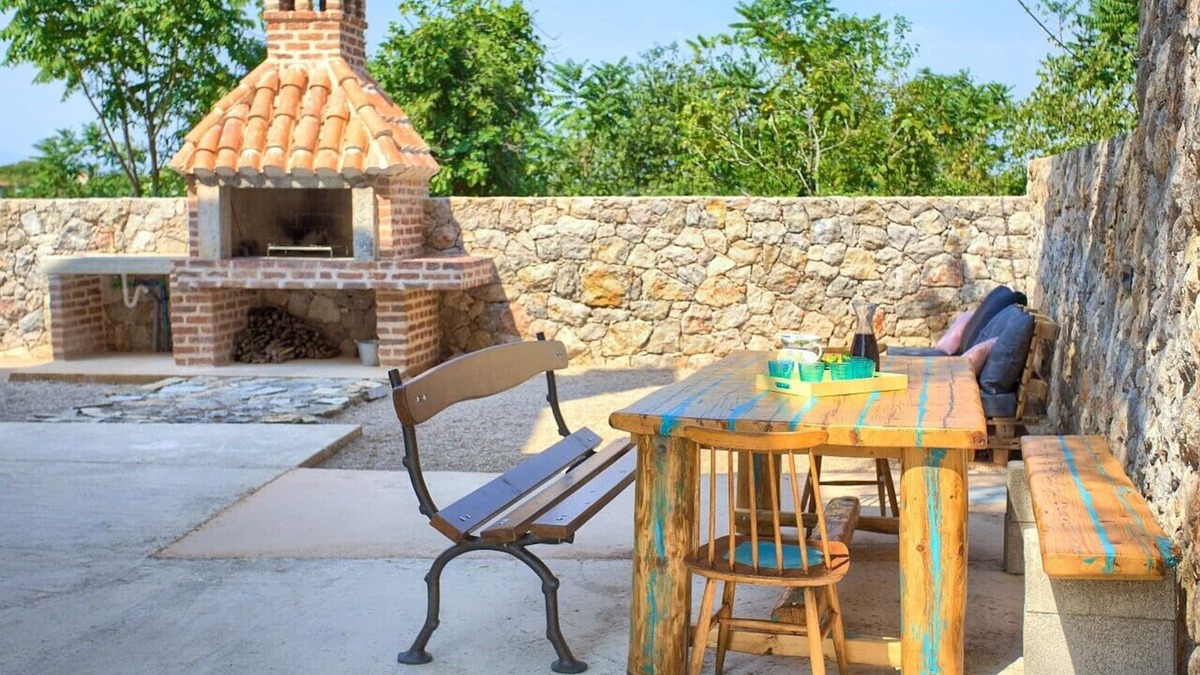 Vrh Villa | Beautiful and fully equipped villa with pool