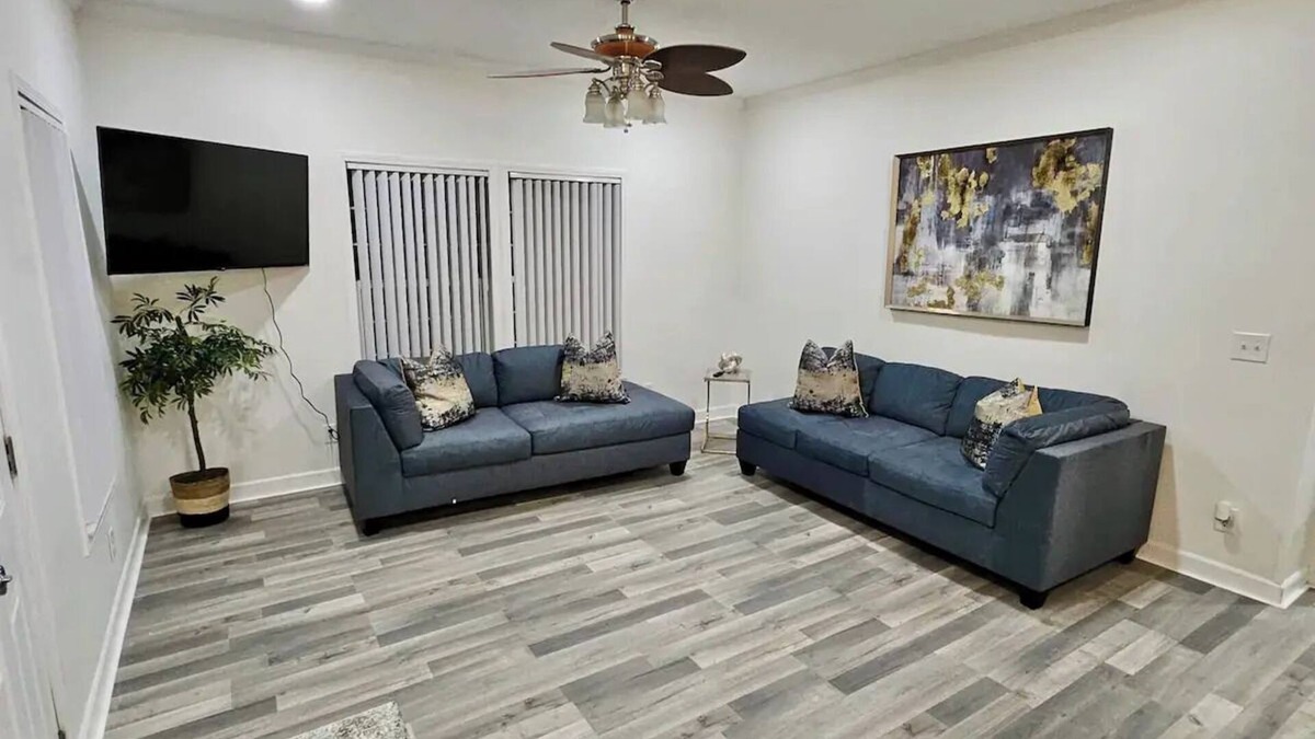 East County Civic Group Apartment | Beautiful and Modern Apartment
