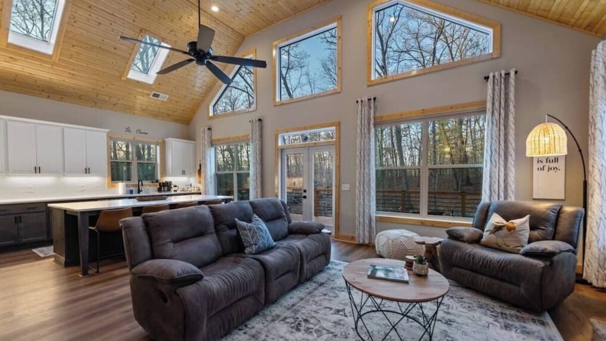 Ellijay Ski Chalet | Beautiful and Peaceful Modern Chalet in River Resort w Hot Tub