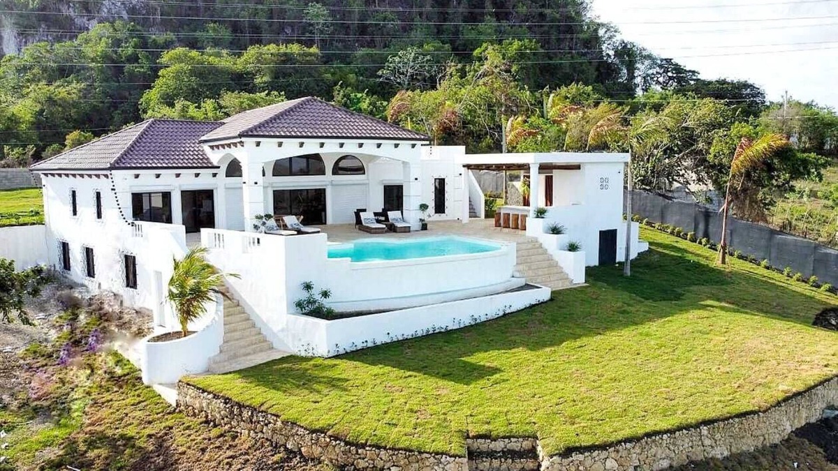 Puerto Plata Villa | Beautiful and quite villa with pool in a nice and safe neighborhood.