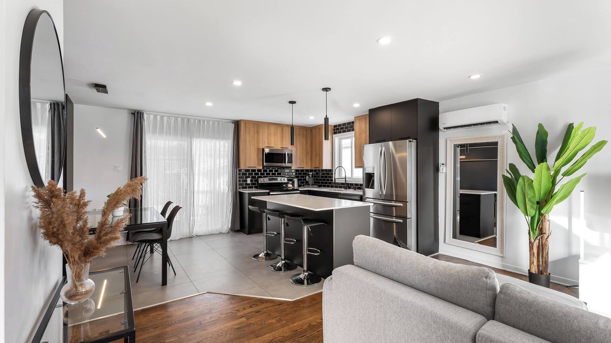 Lafleche House | Beautiful and renovated house near Montreal and next to everything you need