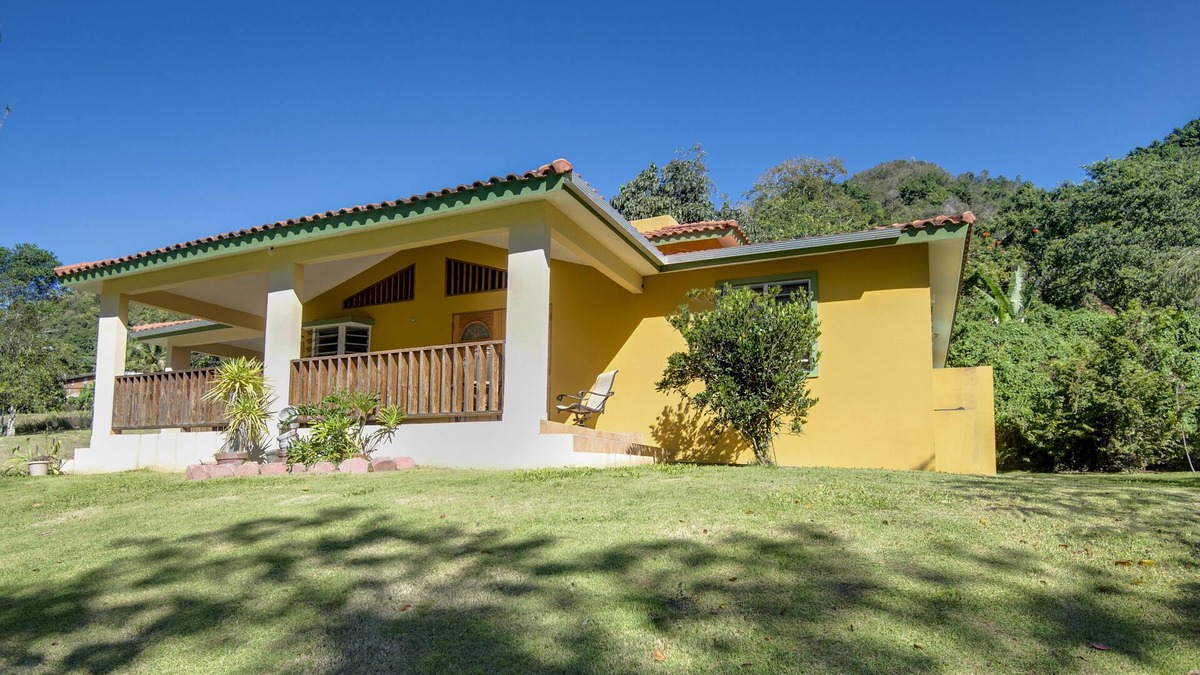 Angeles House | Beautiful and roomy residence close to nature adventure attractions!
