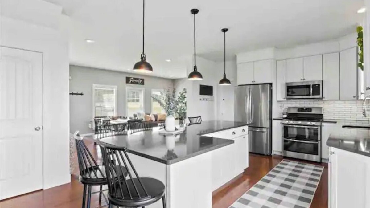 Canandaigua House | Beautiful and Secluded getaway on 10 acres