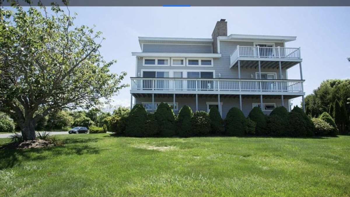 Point Judith House | Beautiful and Spacious 5 bedroom 3 1/2 bath. In the village of Pt. Judith.