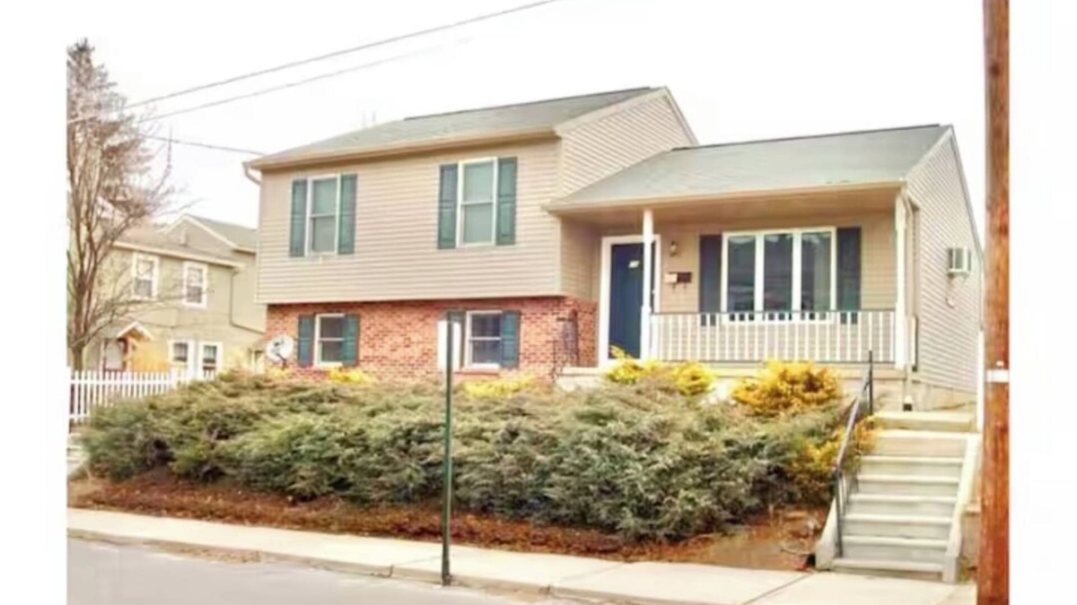 Mechanicsville House | Beautiful and spacious 4-bedroom home in Danville, with WiFi and AC.