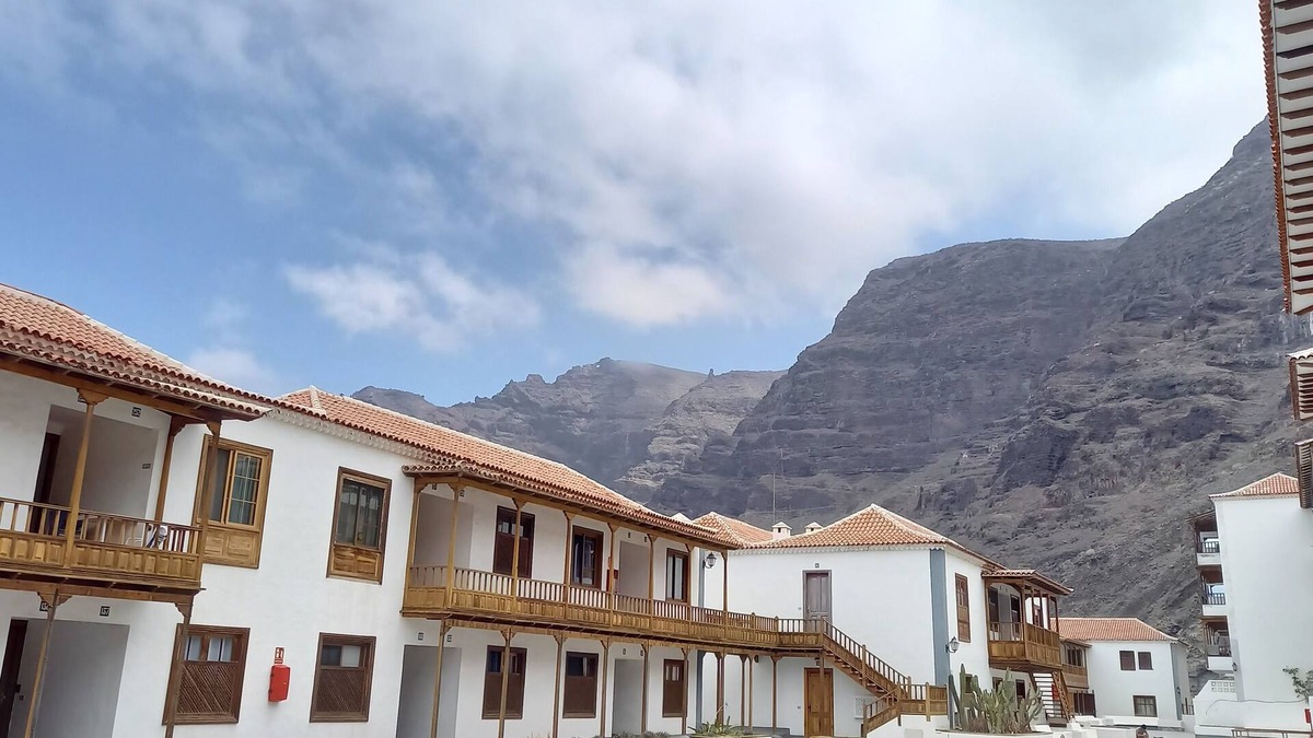 Los Gigantes Apartment | Beautiful apartment top location "Tiempo Feliz" just steps to the harbor and beach