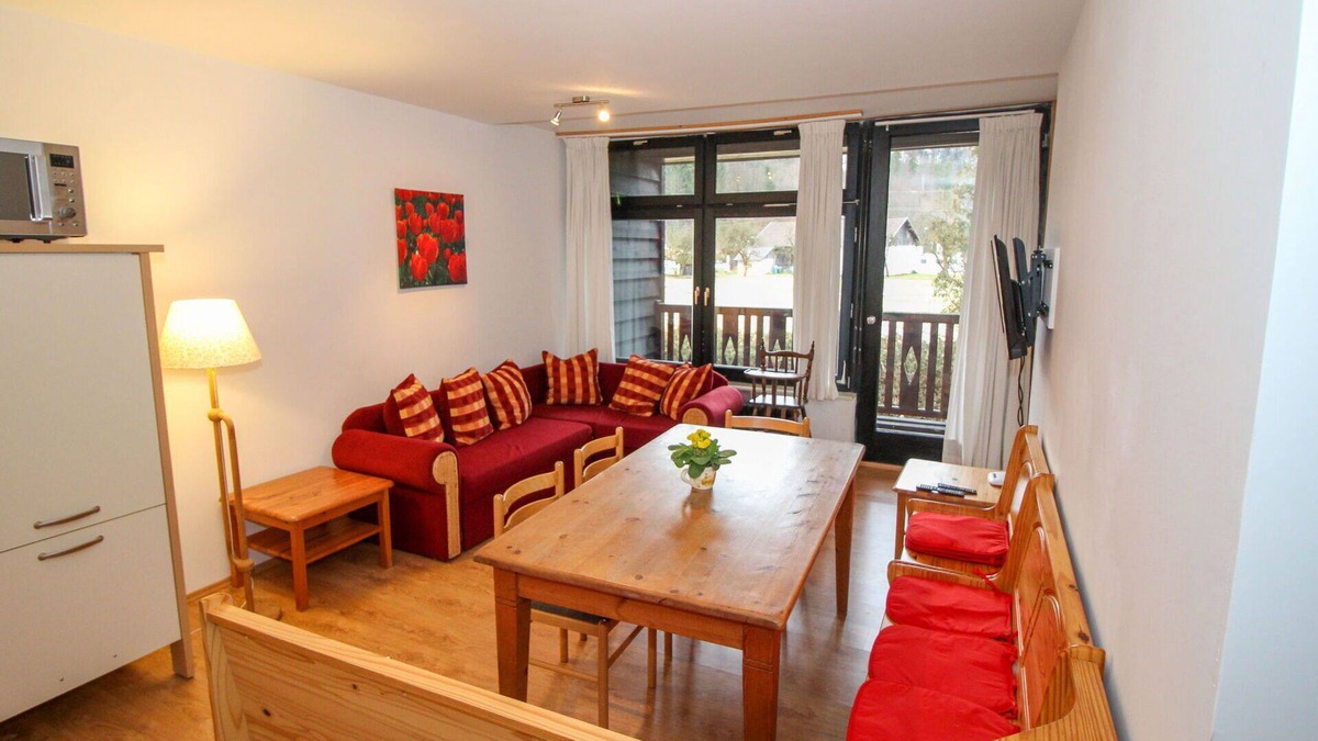 Muhldorf Apartment | Beautiful apartment for 8 people with WIFI, TV and balcony