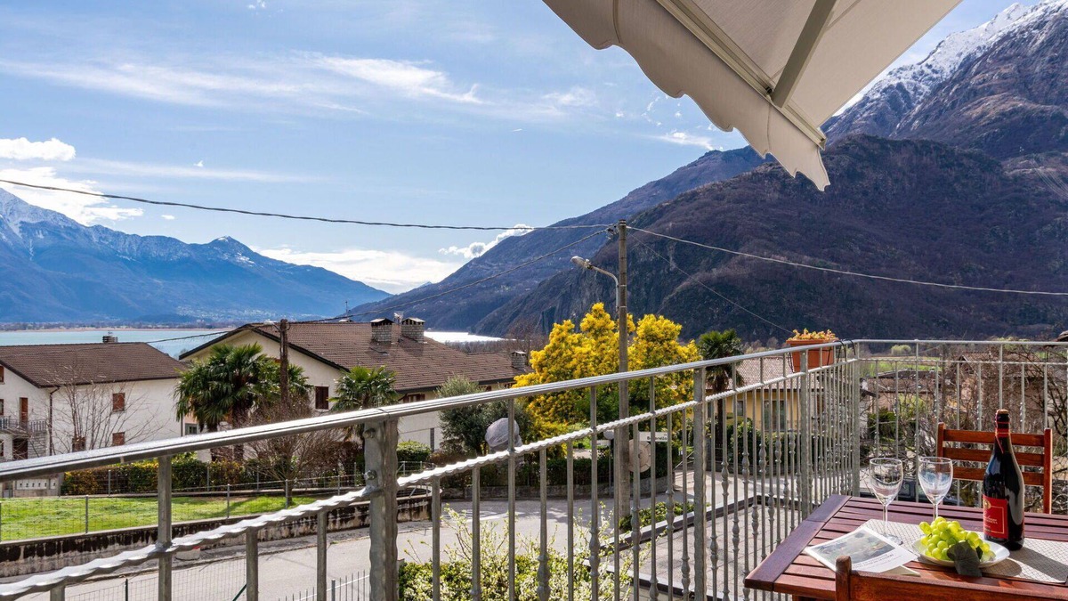 Novate Mezzola Apartment | Beautiful apartment for 5 people with WIFI, TV and balcony