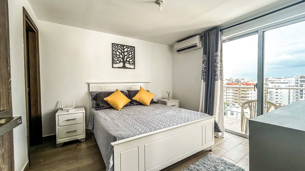 Evaristo Morales Apartment | Beautiful apartment centrally located in the city of Santo Domingo, with swimming pool and gym.