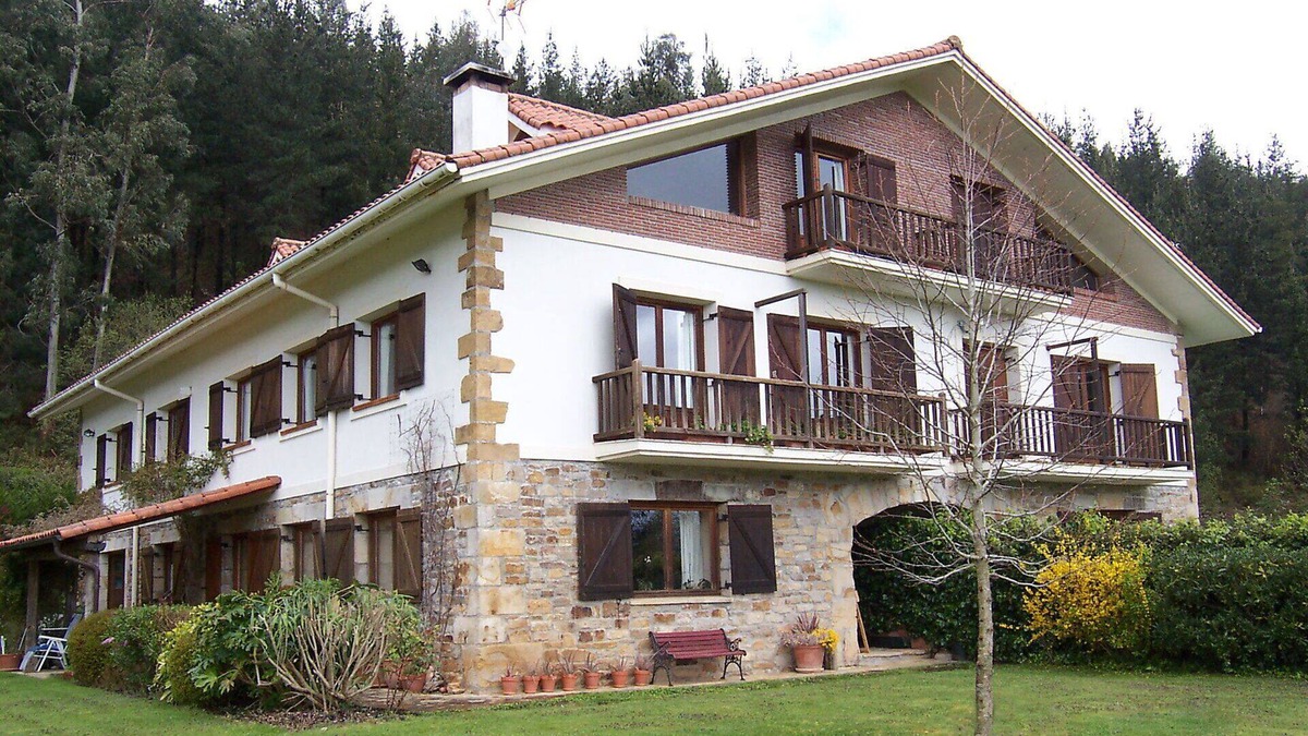 Busturia Apartment | Beautiful apartment for 4 guests with WIFI, TV and patio