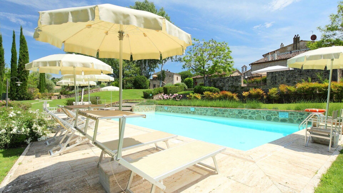 Rapolano Terme Villa | Beautiful apartment in villa for 6 people with WIFI, pool, TV and patio