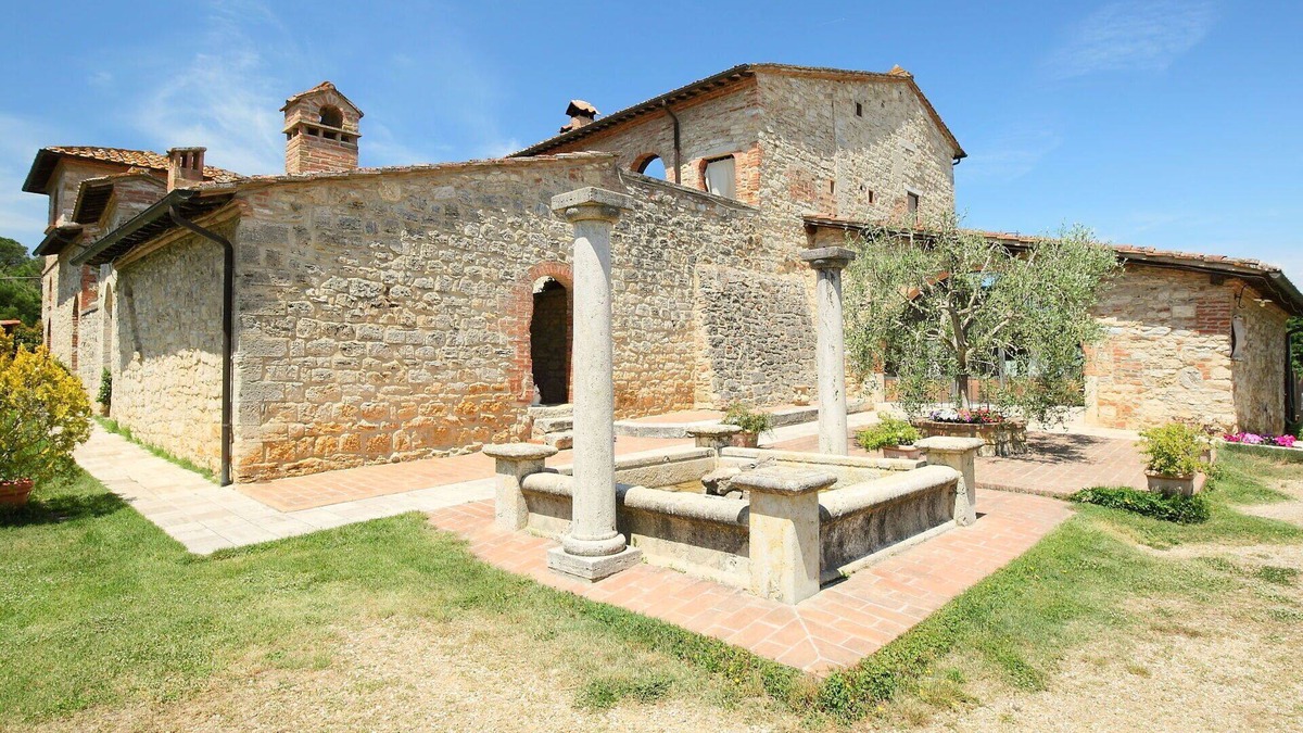 Serre di Rapolano Villa | Beautiful apartment in villa for 2 guests with pool, WIFI, A/C, TV and parking