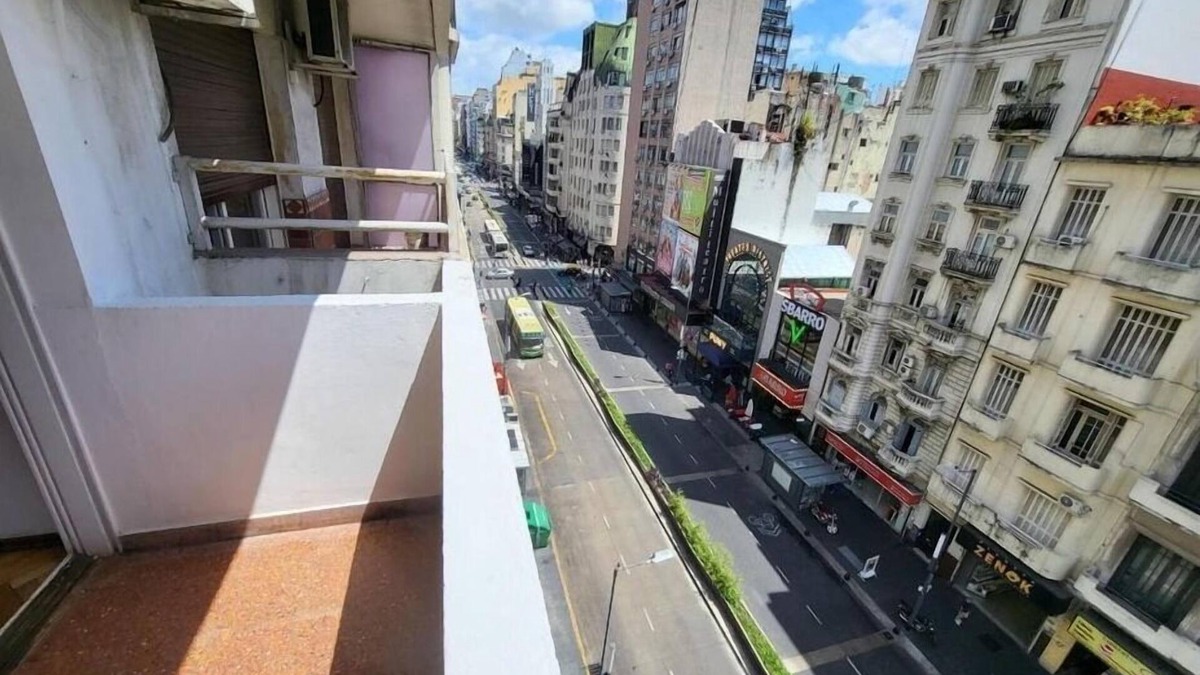 San Nicolas Apartment | Beautiful apartment with balcony overlooking Corrientes Avenue and view of the Obelisk.