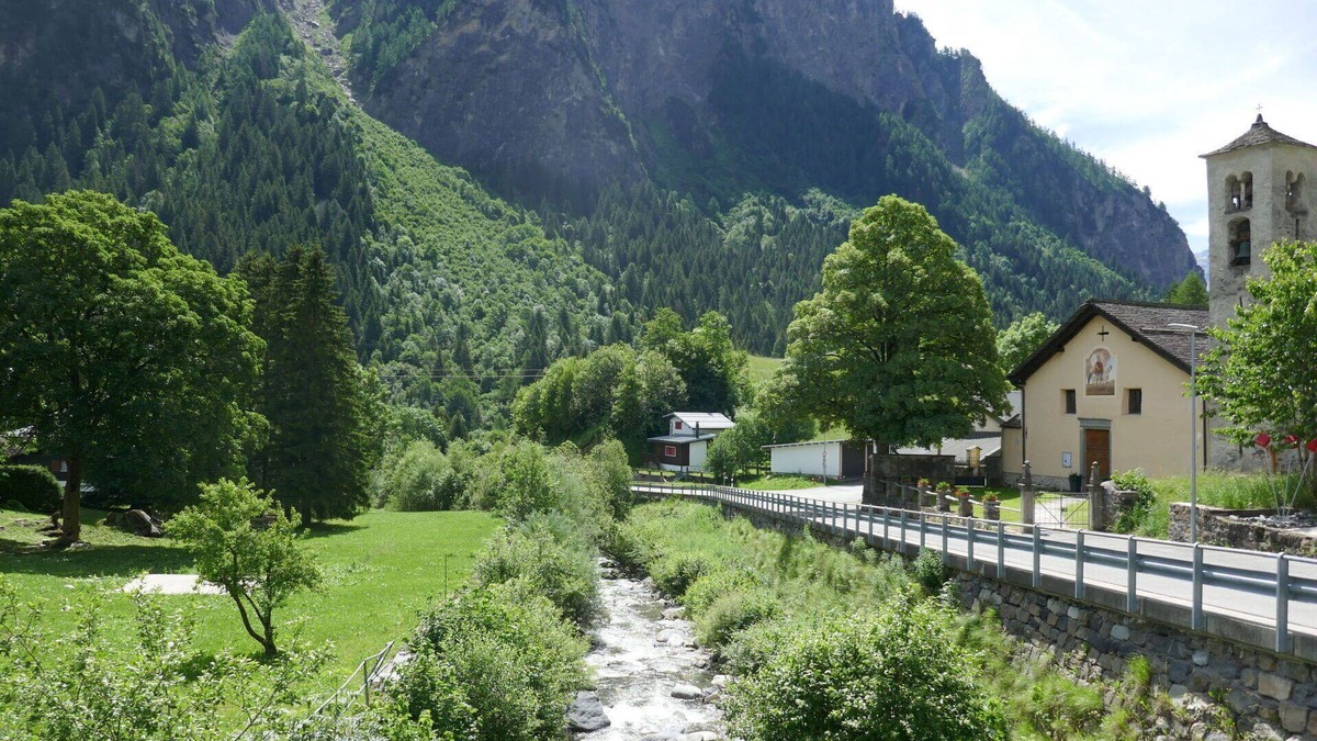 Blenio Apartment | Beautiful apartment for 4 guests with WIFI, TV, patio, pets allowed and panoramic view