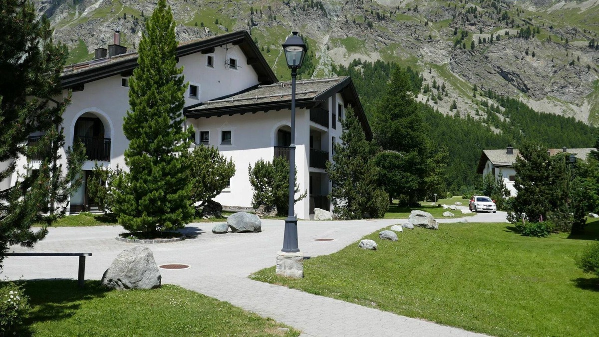 Sils-Maria Apartment | Beautiful apartment for 4 people with WIFI, TV, balcony, pets allowed and parking