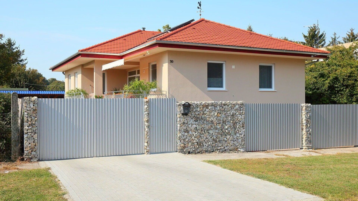 Balatonszemes Apartment | Beautiful apartment for 6 people with hot tub, WIFI, TV and terrace