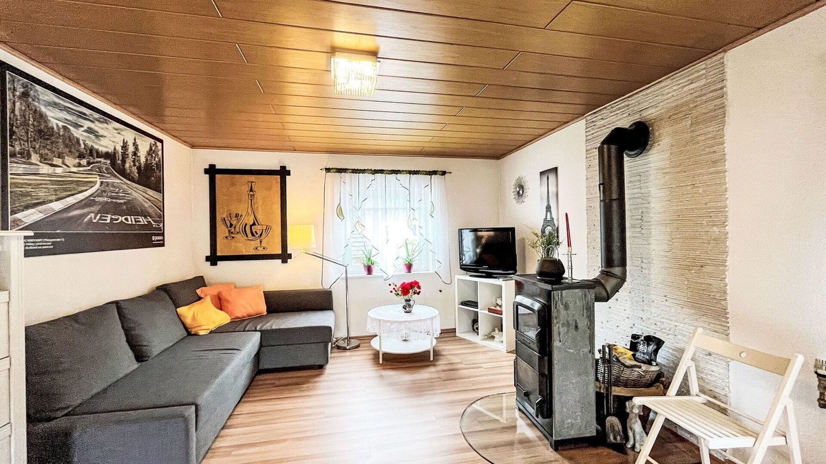Quiddelbach Apartment | Beautiful apartment for 7 people with WIFI, TV, balcony and parking