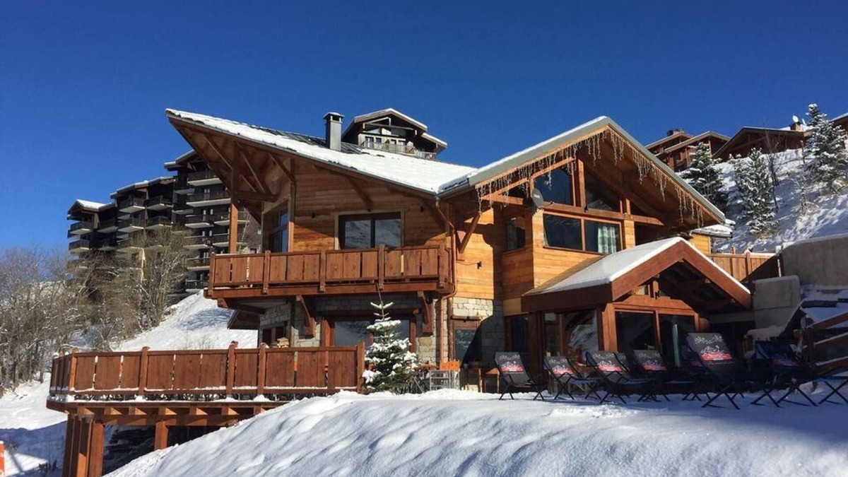 Les Menuires Apartment | Beautiful apartment with direct access to the ski slopes!