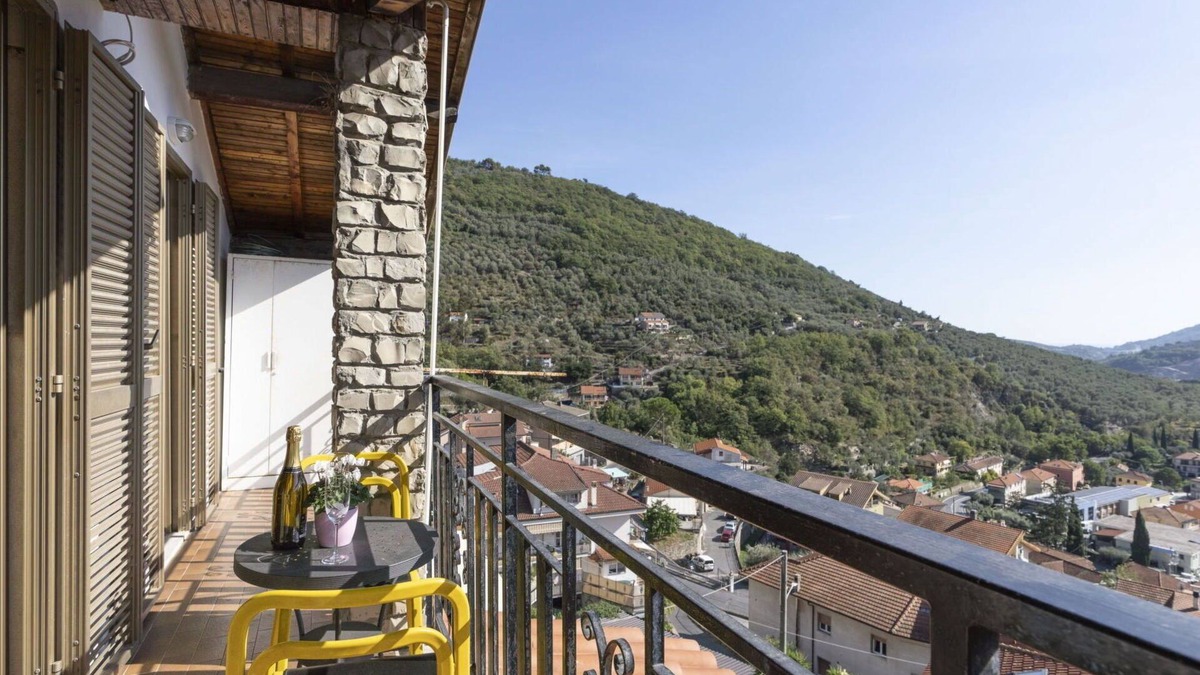 Pontedassio Apartment | Beautiful apartment for 5 people with A/C, WIFI, TV and balcony