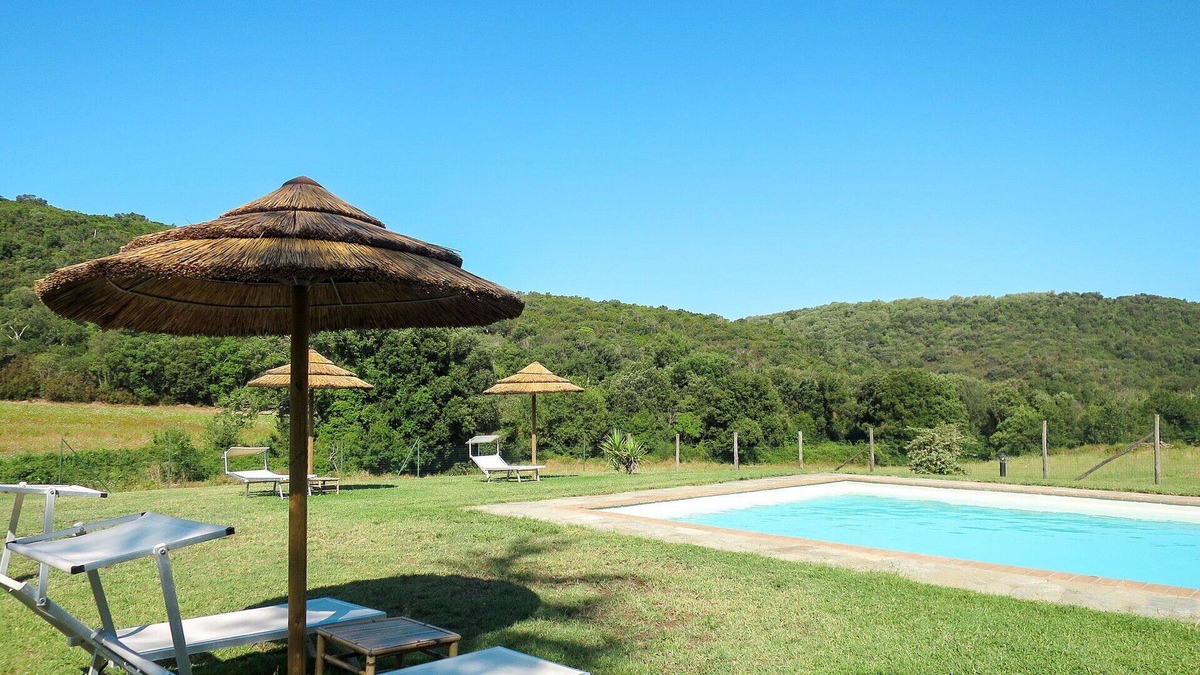 Montorsaio House | Beautiful apartment in villa for 2 guests with WIFI, pool, TV and patio