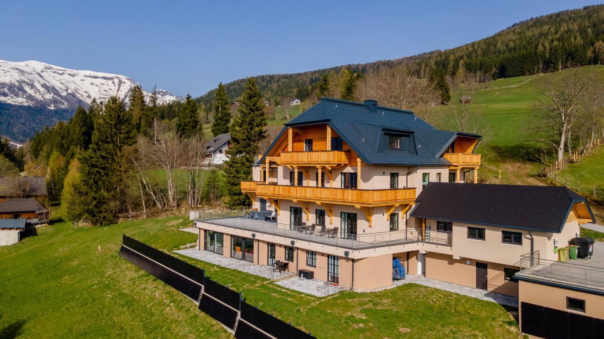 Mauterndorf Apartment | Beautiful apartment with large terrace and pool