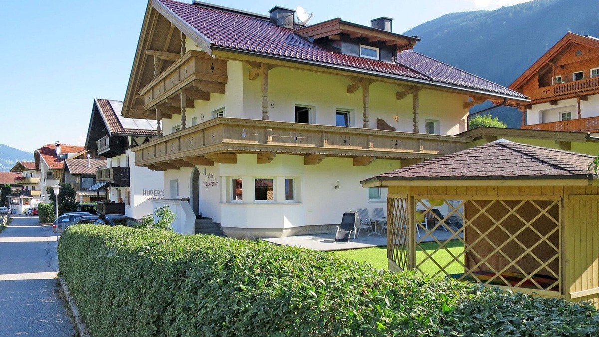 Mayrhofen Apartment | Beautiful apartment for 4 guests with WIFI, TV and parking