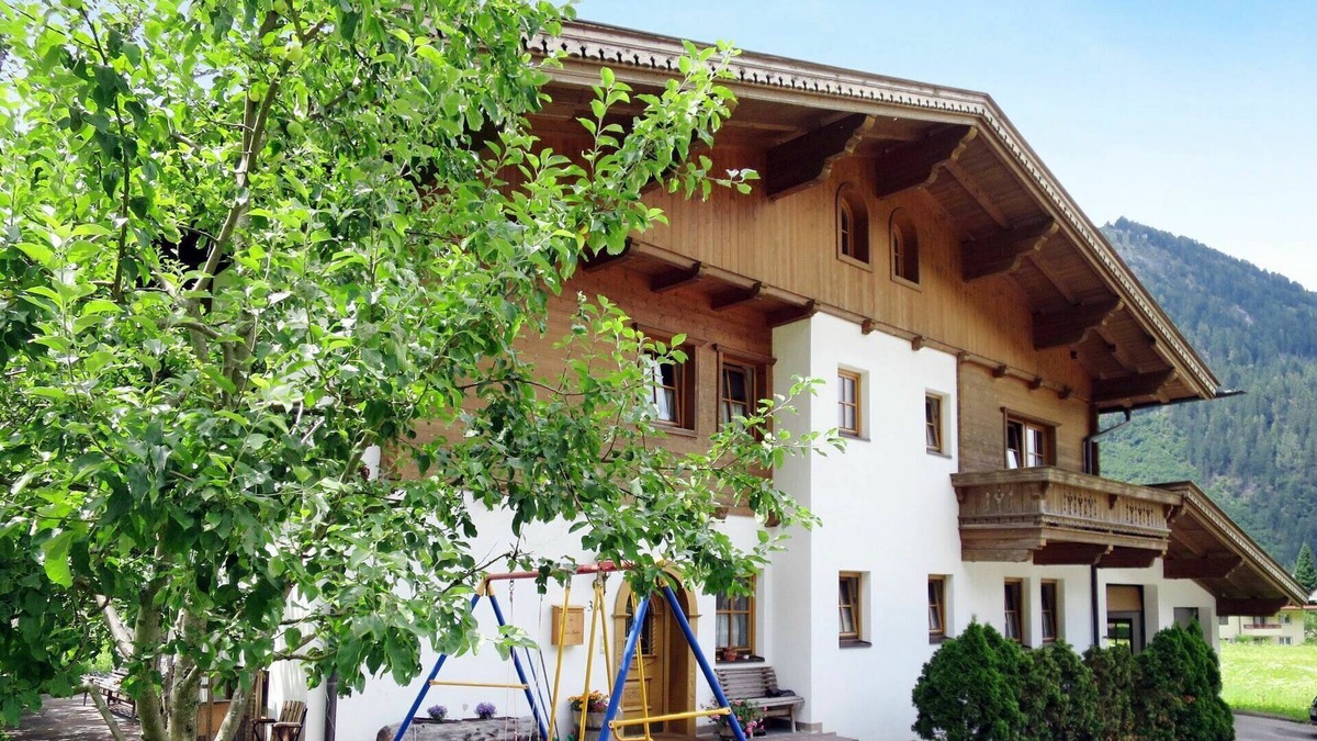 Mayrhofen Apartment | Beautiful apartment for 4 guests with WIFI, TV, terrace and parking