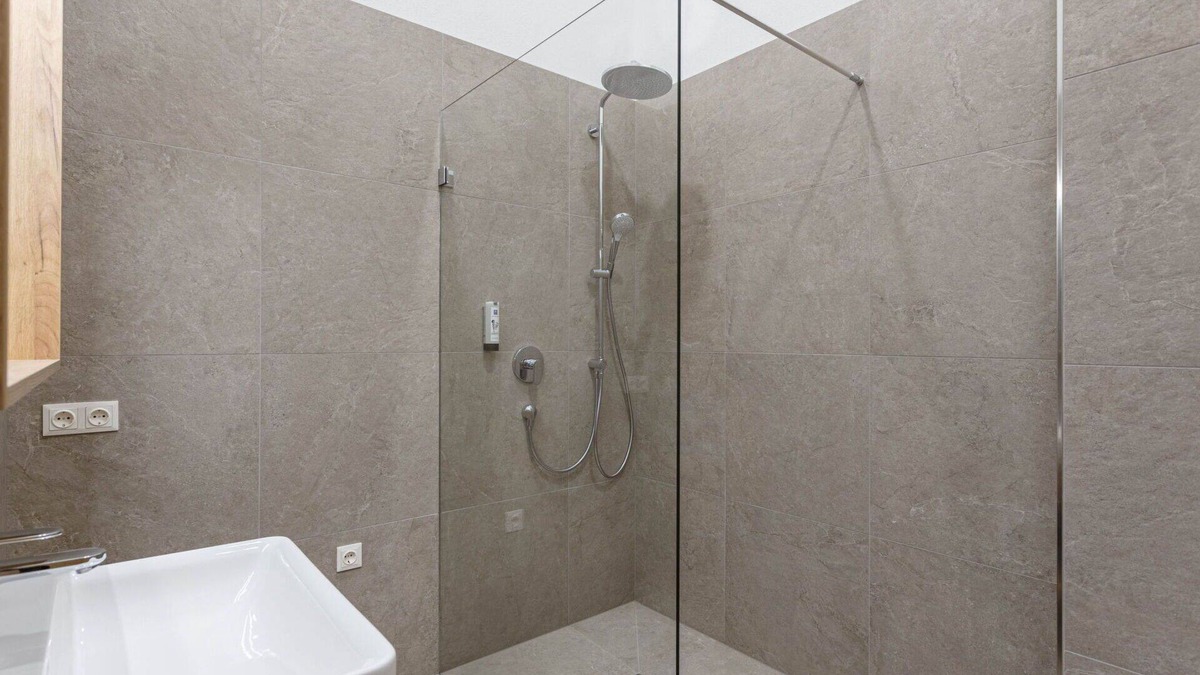 Mittersill Apartment | Beautiful apartment for 6 people with pool, WIFI, TV, terrace and parking